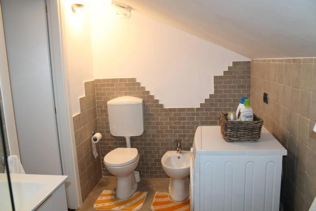 La Mia Mansardina Apartment โกลเลญโญ ภายนอก รูปภาพ