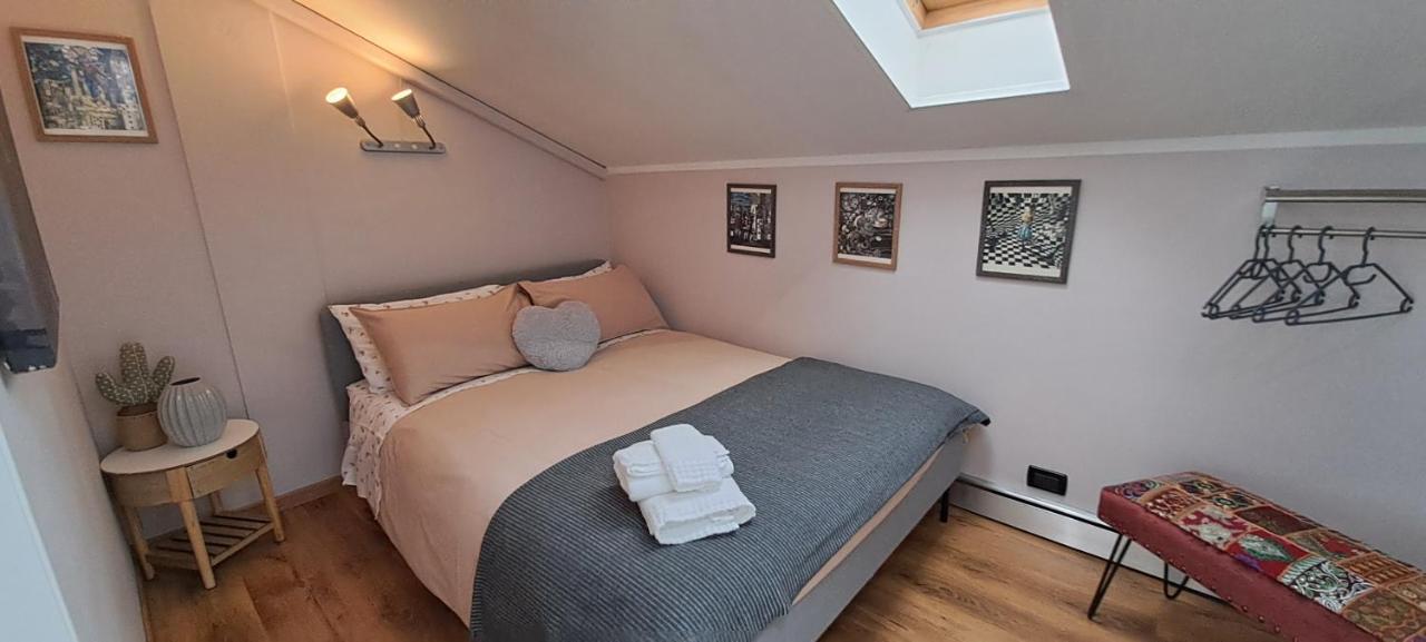 La Mia Mansardina Apartment โกลเลญโญ ภายนอก รูปภาพ