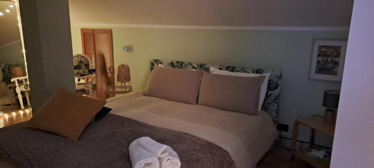 La Mia Mansardina Apartment โกลเลญโญ ภายนอก รูปภาพ
